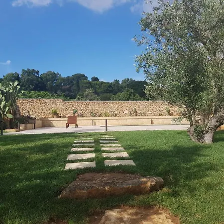 Bed & Breakfast Casale Donna Rosa 4*